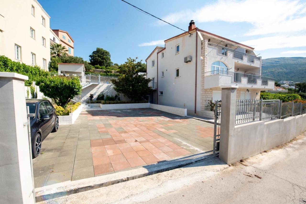 Apartments Bevanda Podstrana Exterior foto